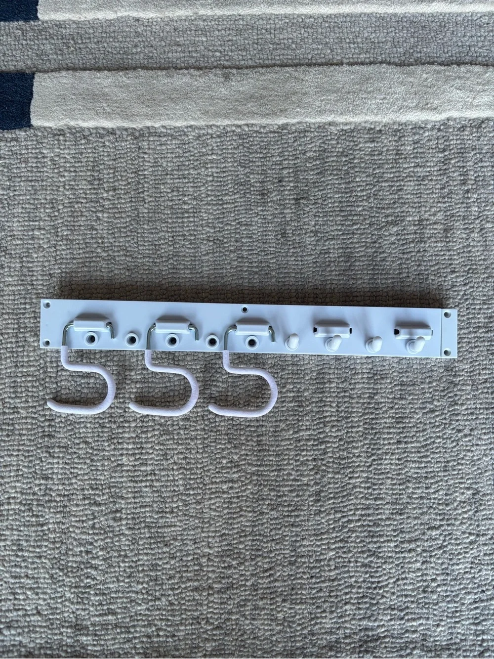 Multi-hook wall organizer in white